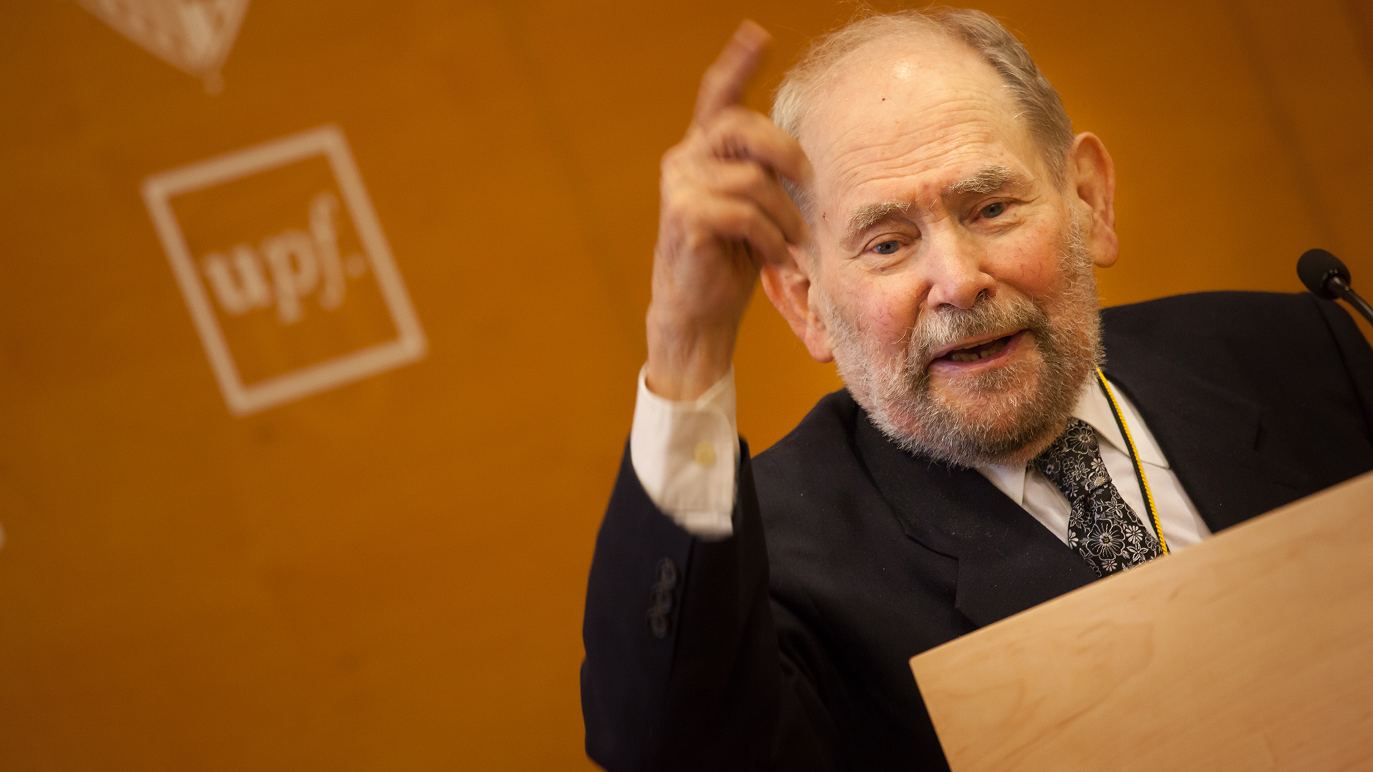 The Nobel Prize Sydney Brenner during his speech at the PRBB Auditorium. Photo by Frederic Camallonga.