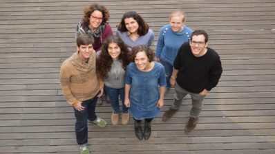 El grupo está formado por Cathryn Tonne, Mar Alvarez, Albert Ambros, Maëlle Salmon, Margaux Sanchez, Ariadna Curto y Carles Milà.