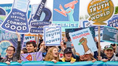 Marcha por la ciencia en Washington DC. Foto de Vlad Tchompalov en Unsplash.
