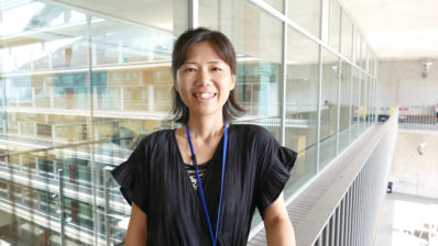 Miki Ebisuya llegó a EMBL Barcelona, un centro del PRBB, en 2018, donde lidera el grupo de investigación de biología sintética del desarrollo.