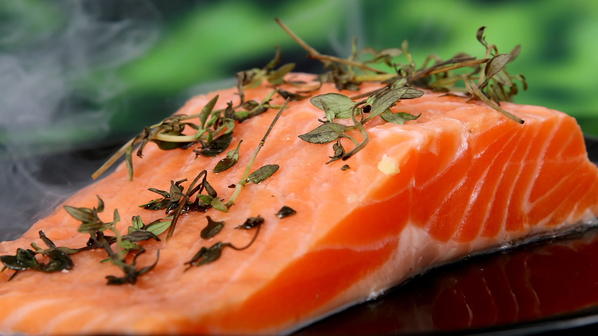El pescado es una fuente importante de nutrientes. Contiene ácidos grasos poliinsaturados de cadena larga omega-3, importantes para el desarrollo del feto. | Imagen de Shutterbug75 en Pixabay.