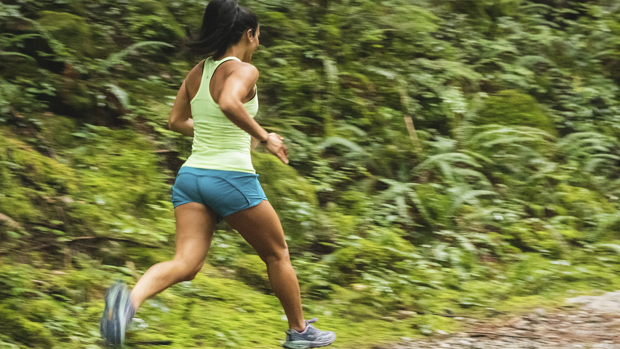 Hacer ejercicio moderado, como correr, entre 1 y 5h a la semana conlleva los máximos beneficios para la salud Foto deGreg Rosenke on Unsplash