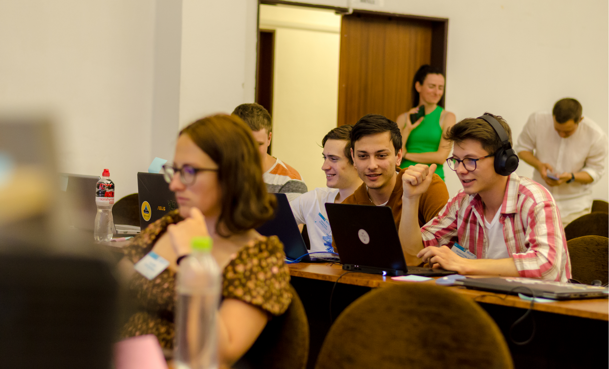 Empowering minds in challenging times: a computational data summer course in Ukraine