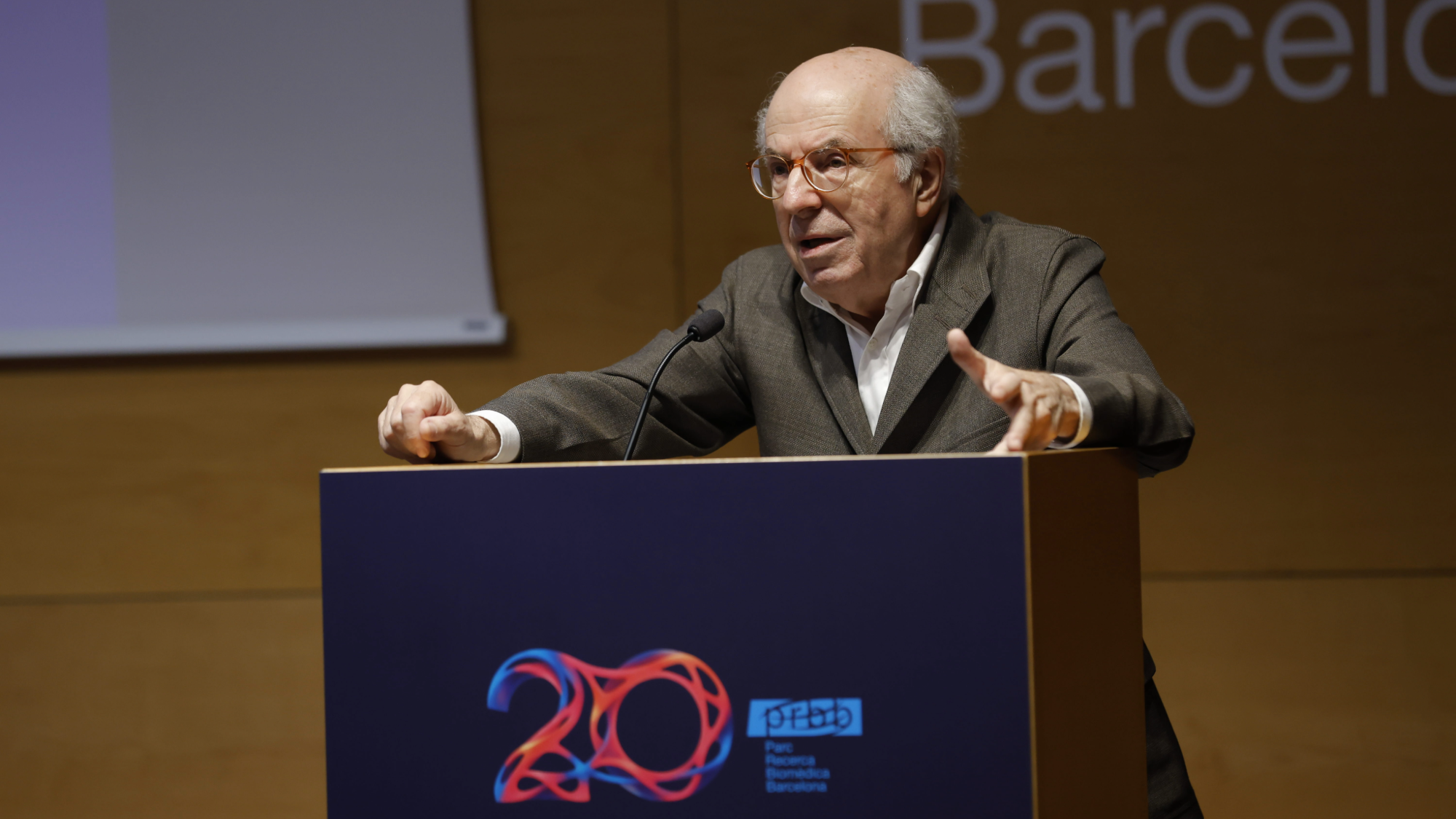 Jordi Camí, director general del PRBB, durant la seva intervenció a l’acte institucional del 20è aniversari del parc.