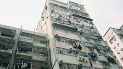 Fachadas de edificios residenciales en una zona urbana.